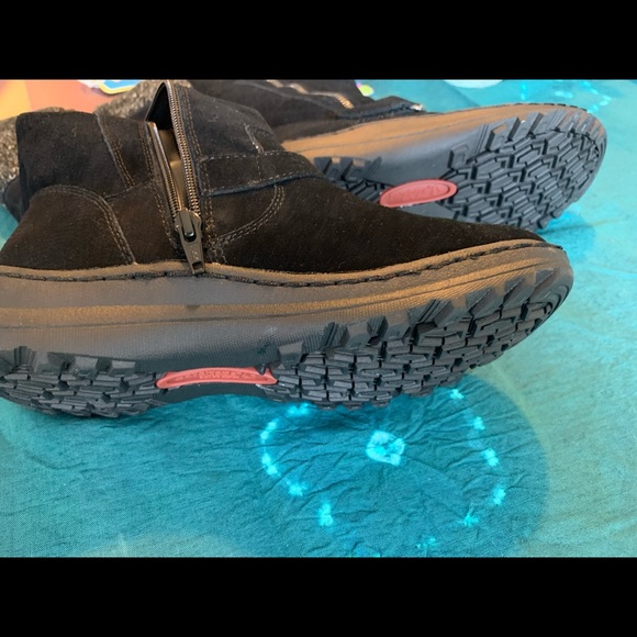 NWT Black Beartrap boots from Nordstrom. Size 6. - Picture 5 of 6